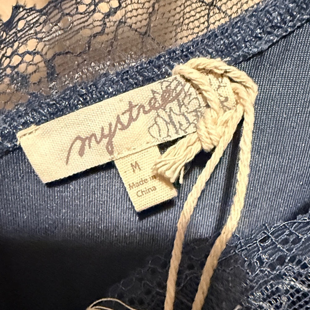 Mystree crushed velvet Navy Lace-Trimmed Top camisole women’s medium - Picture 2 of 5